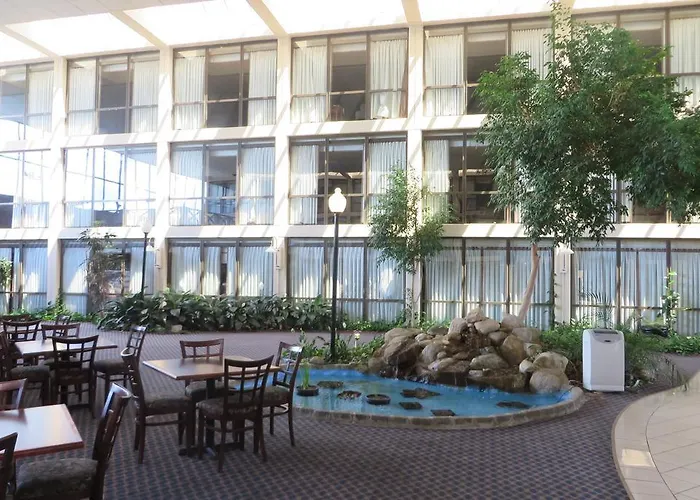 Days By Wyndham Airport 3*