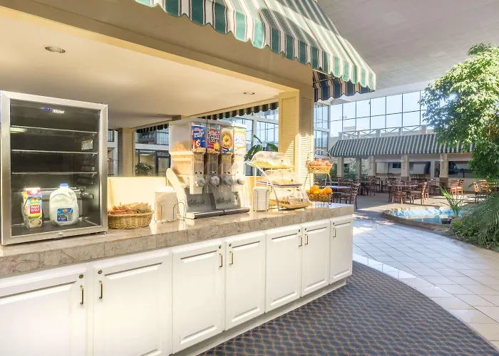 Days By Wyndham Airport