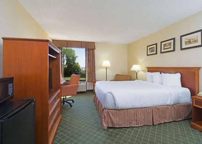 Days By Wyndham Airport Hotel 3*