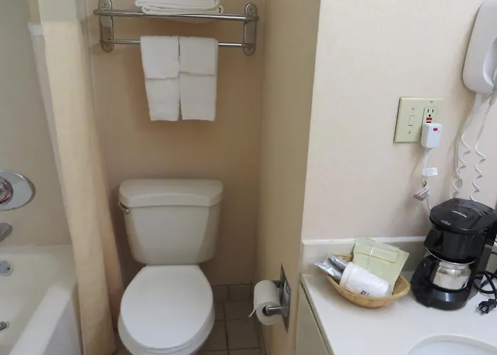 Days By Wyndham Airport 3*
