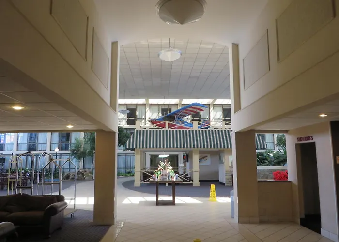Days By Wyndham Airport Hotel
