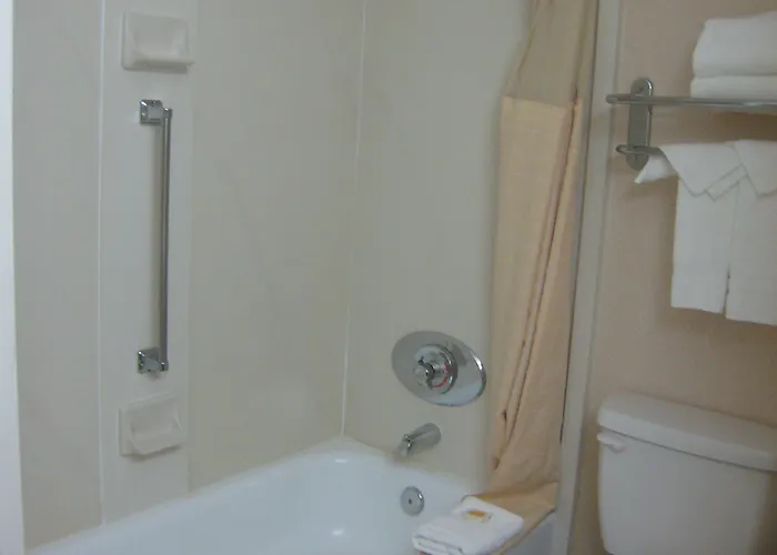 Days By Wyndham Airport 3*