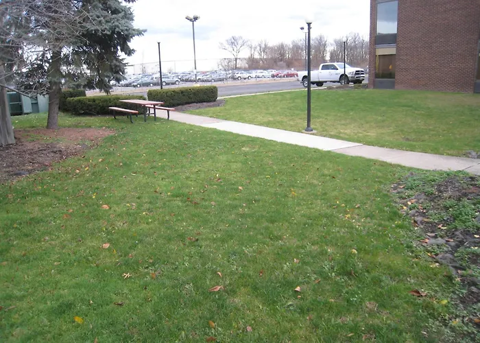 Days By Wyndham Airport