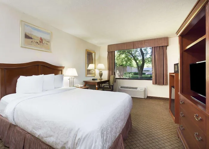 Hotel Days By Wyndham Airport
