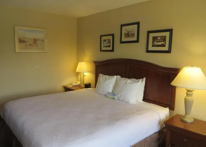Days By Wyndham Airport Hotel